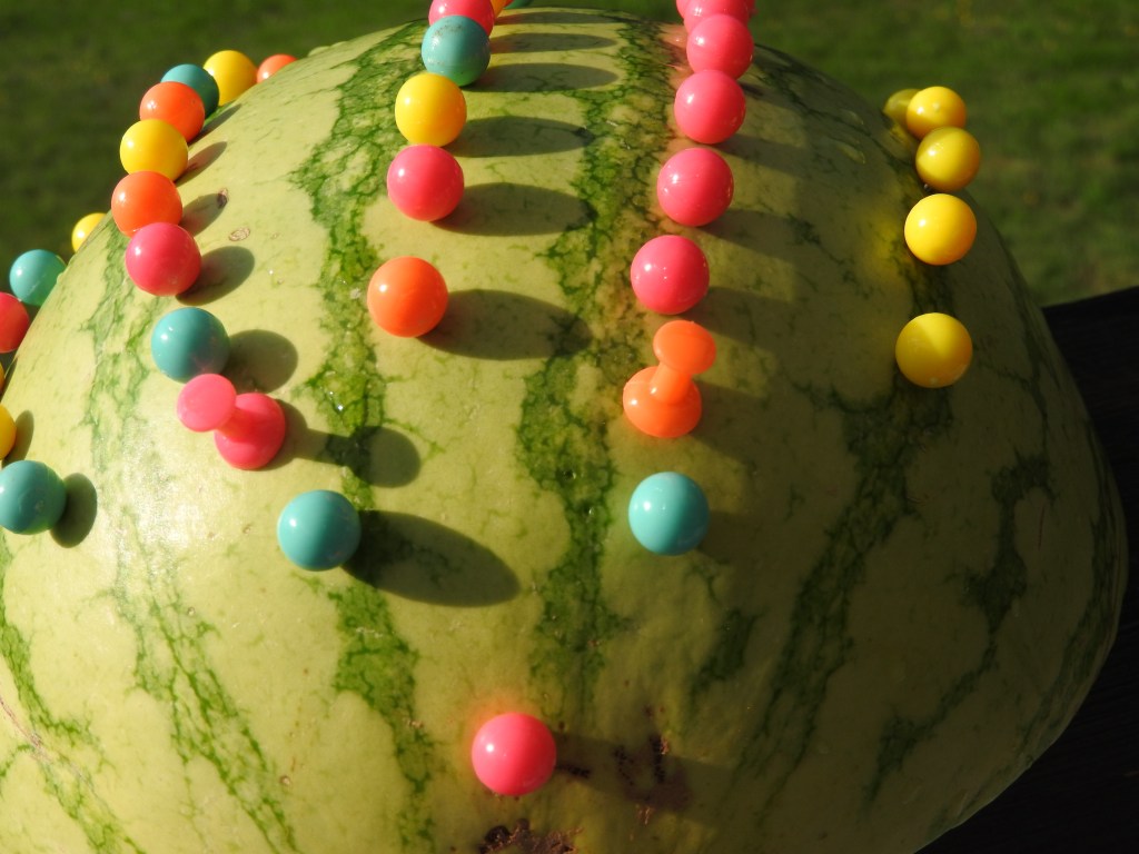 Arbuzowy jeżyk – zabawa sensoryczno – motoryczna,&nbsp;schemat