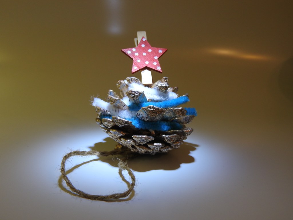 Szyszki na choinkę – motoryka mała – schemat&nbsp;zajęć