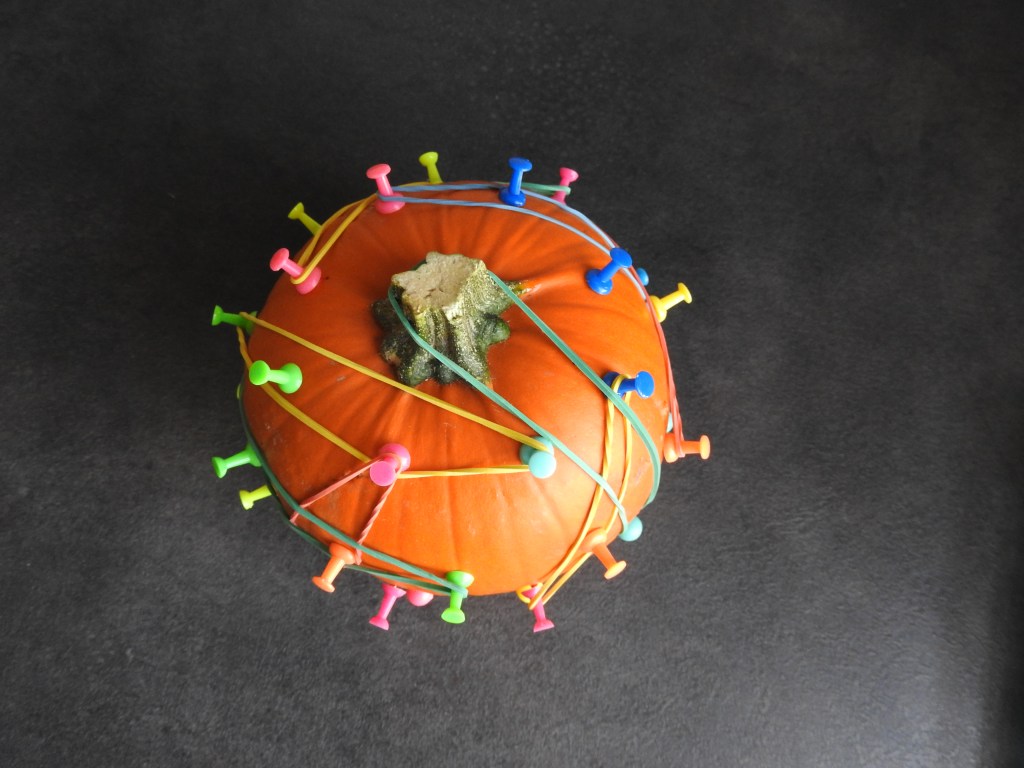 Dynia, pinezki i gumki – motoryka&nbsp;mała